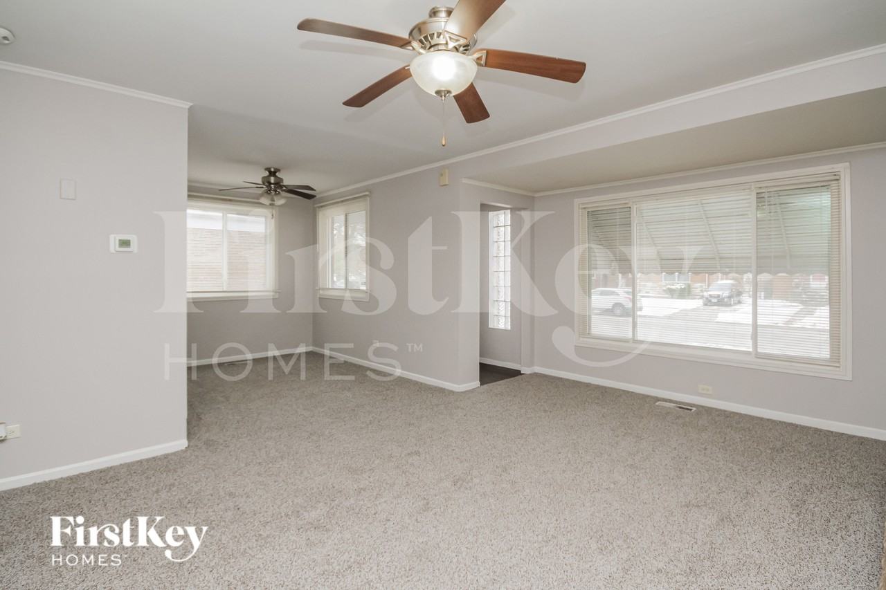 14525 Dobson Ave - Photo 3 of 19