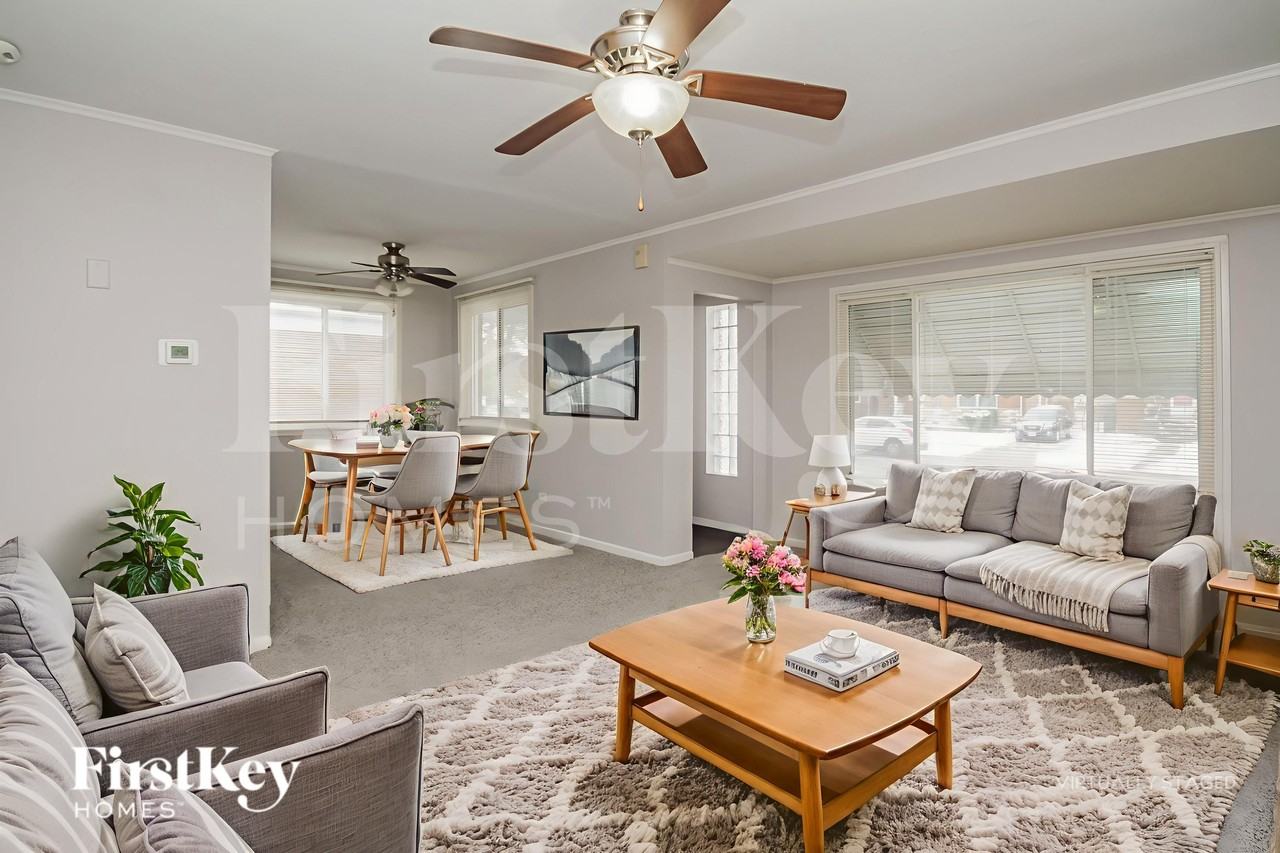 14525 Dobson Ave - Photo 4 of 19