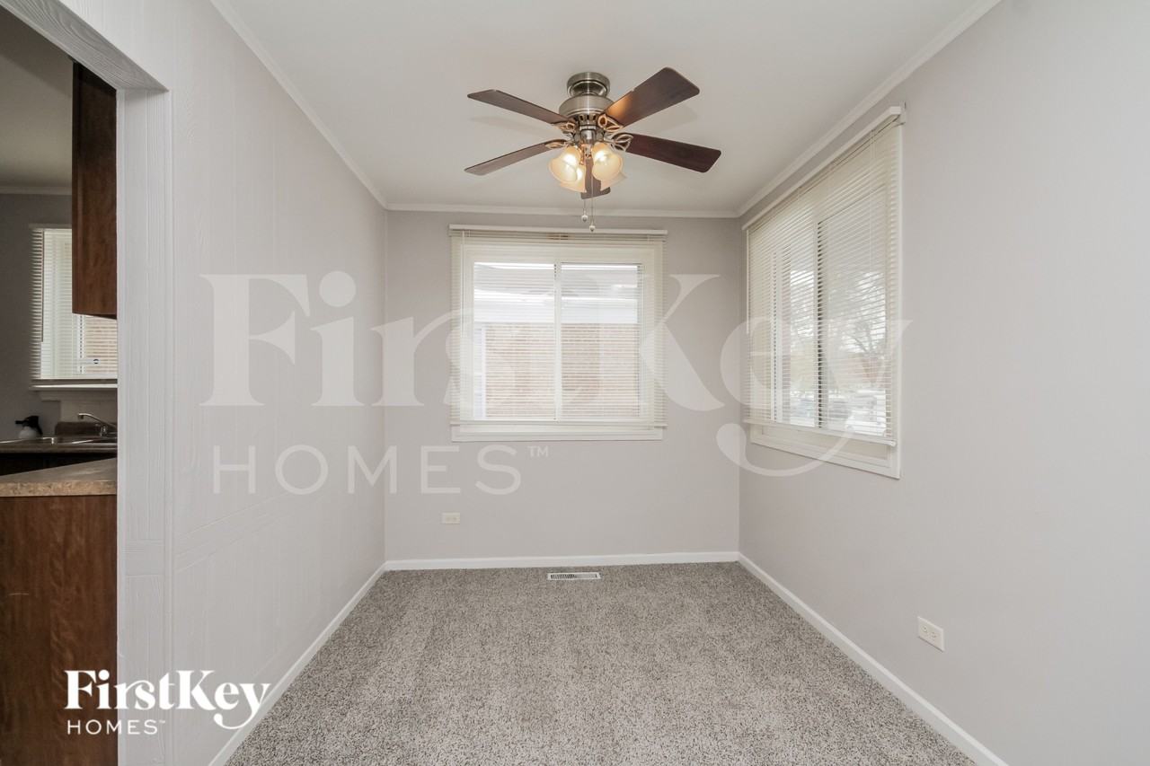 14525 Dobson Ave - Photo 5 of 19