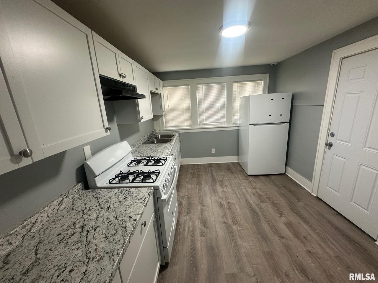 1220 N Frink St - Photo 3 of 6