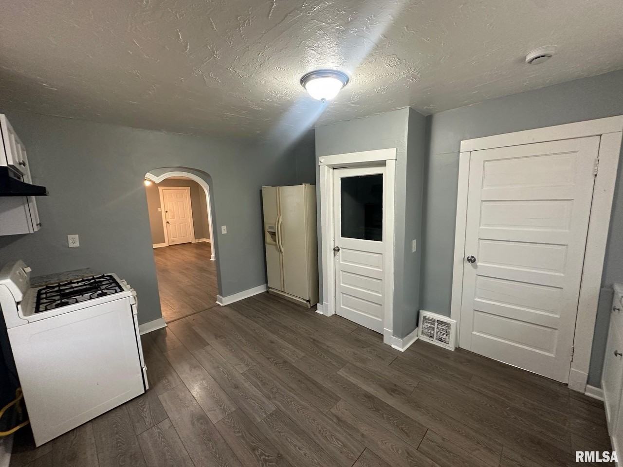 1013 Mechanic St - Photo 7 of 9