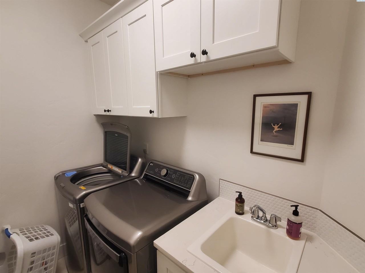 755 Thebes St - Photo 7 of 32