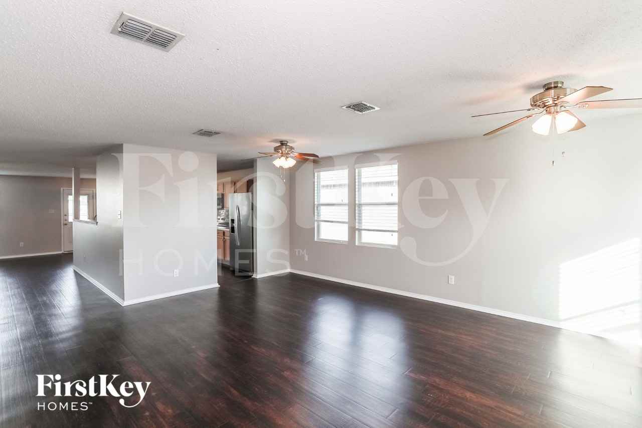 1405 Dandelion Trl - Photo 3 of 15