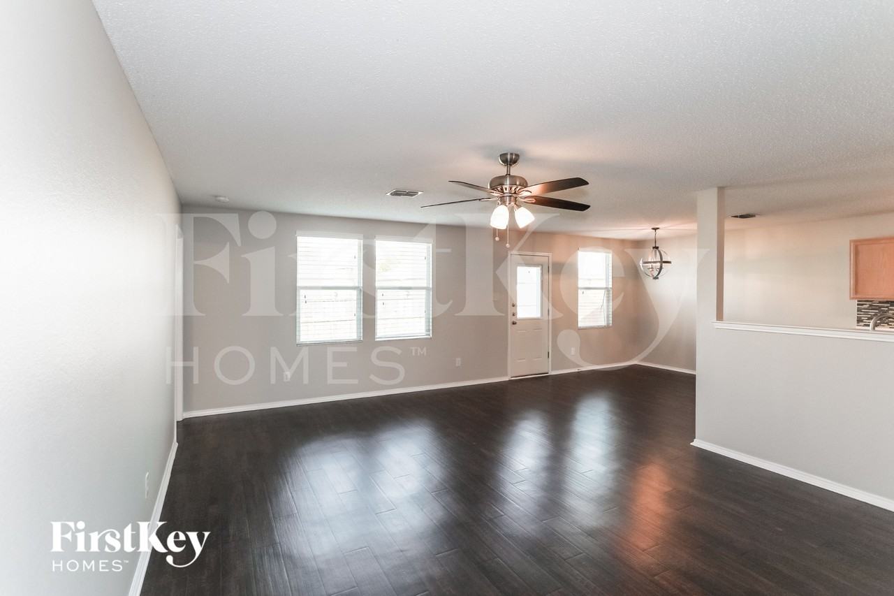 1405 Dandelion Trl - Photo 5 of 15