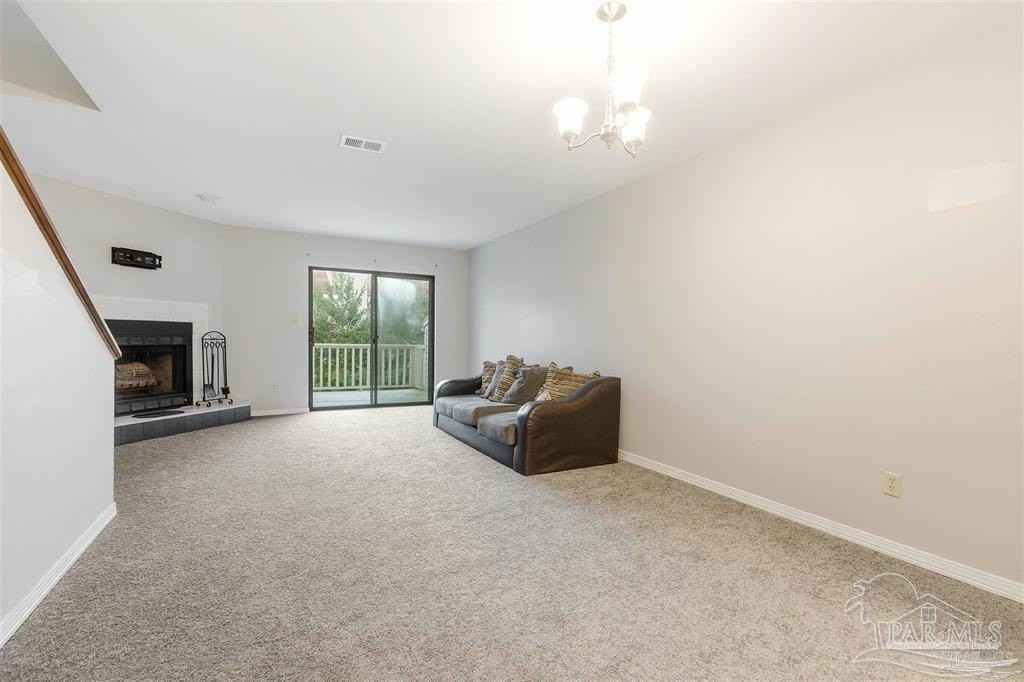 912 Brookside Pl - Photo 4 of 15