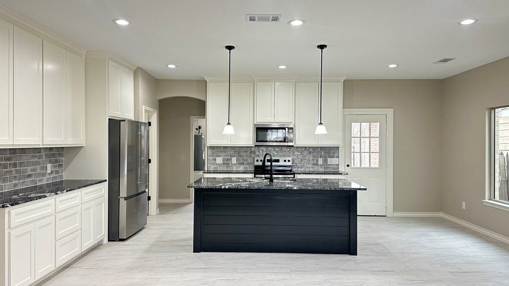 1005 N Lee St - Photo 6 of 31