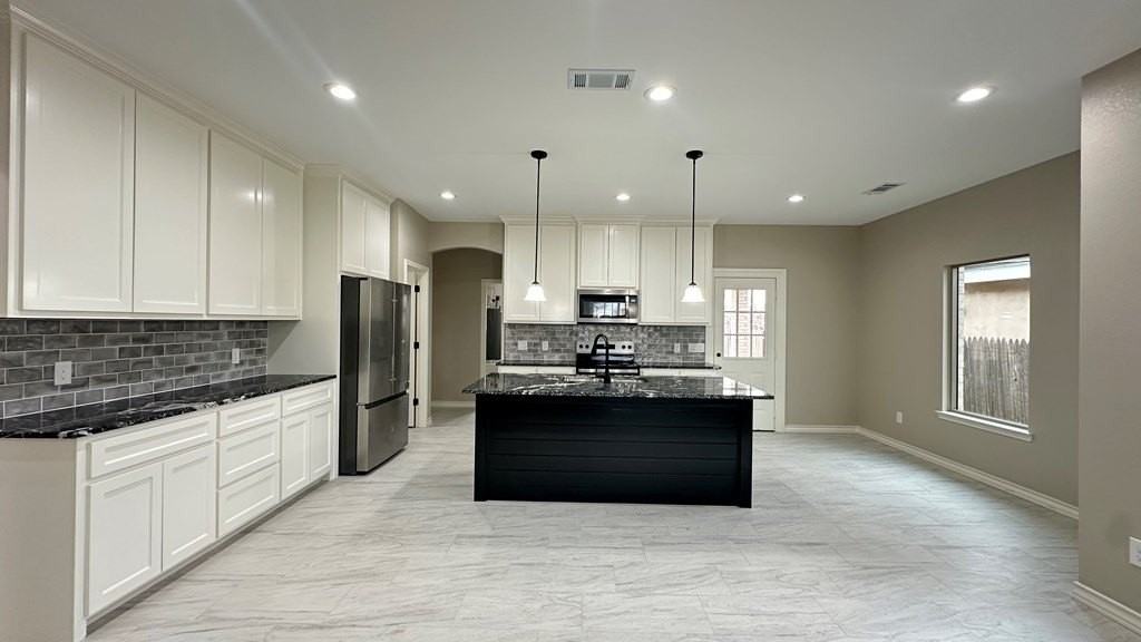 1005 N Lee St - Photo 7 of 31