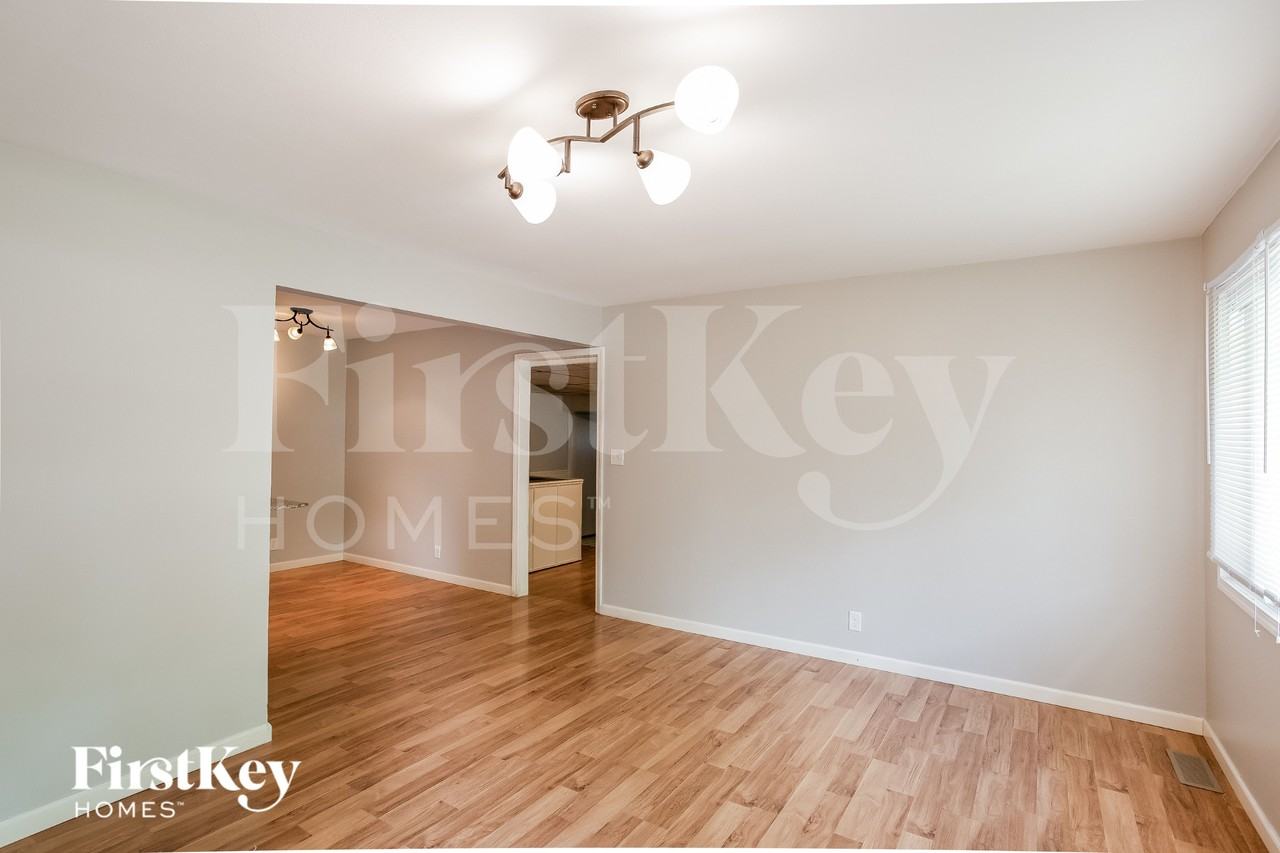 10808 Ruckle St - Photo 3 of 15