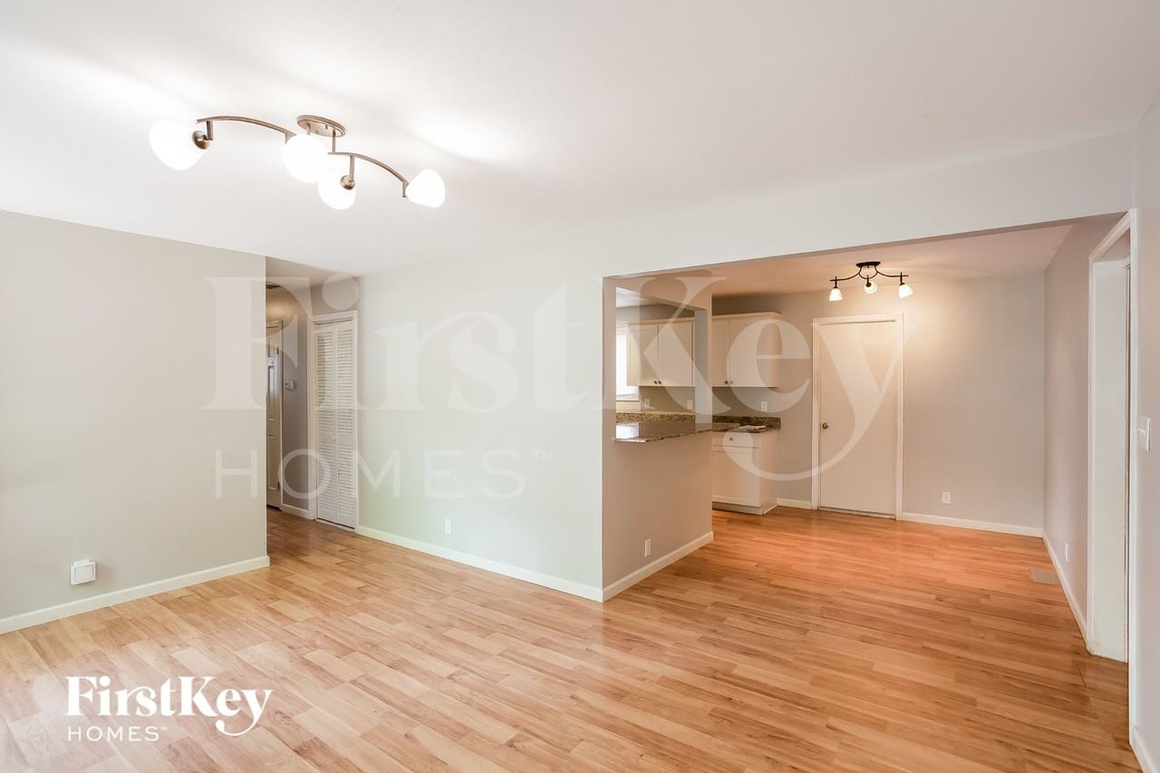 10808 Ruckle St - Photo 4 of 15