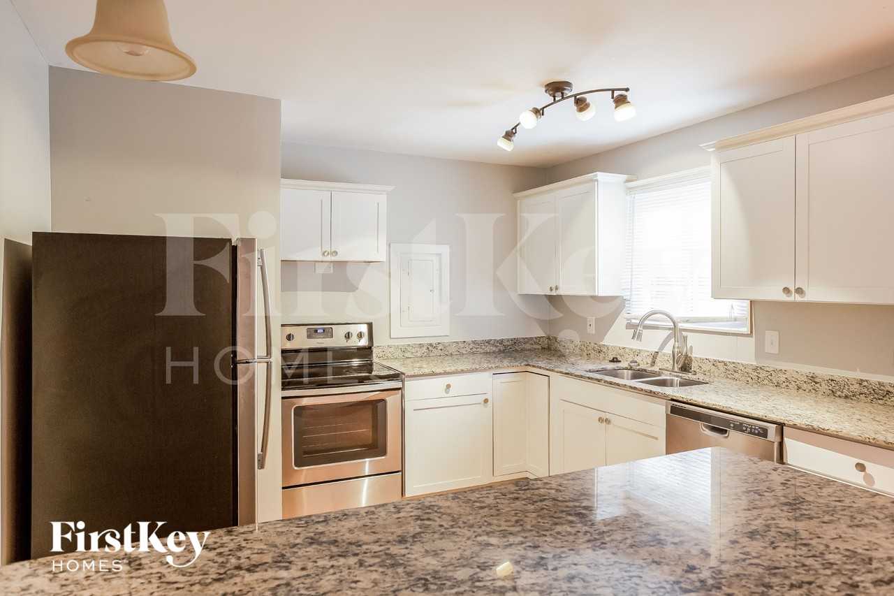 10808 Ruckle St - Photo 5 of 15