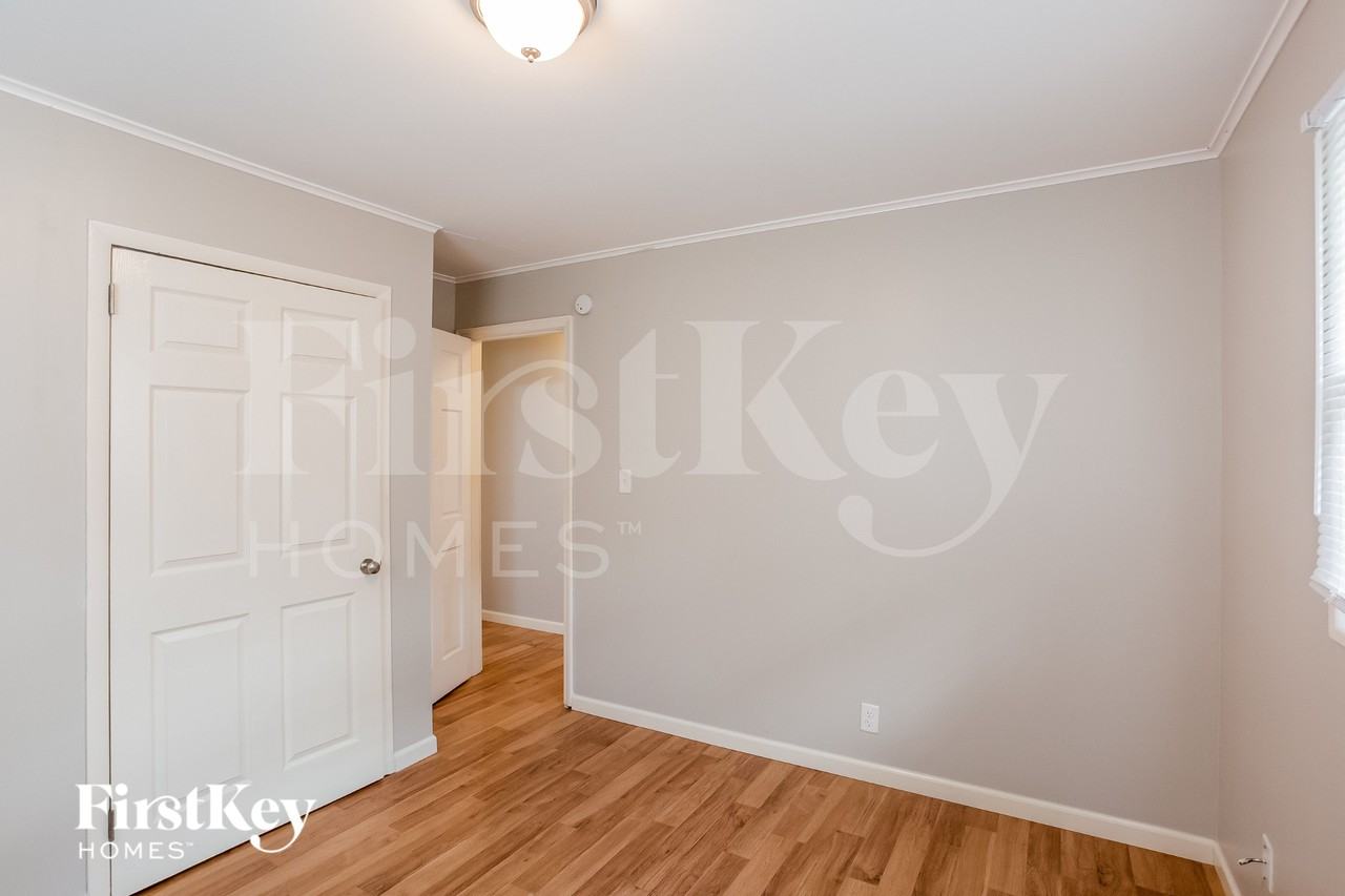 10808 Ruckle St - Photo 7 of 15