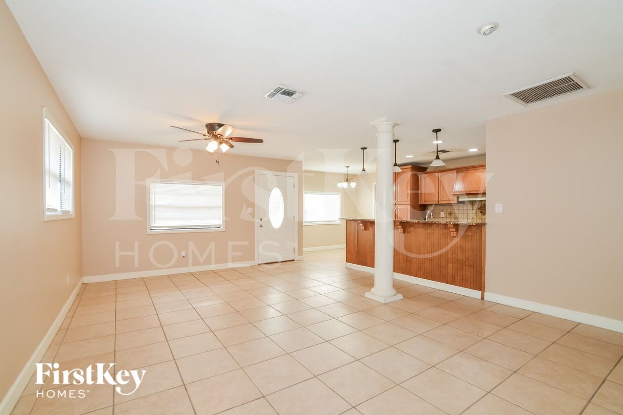 10070 Harris Ave - Photo 3 of 19