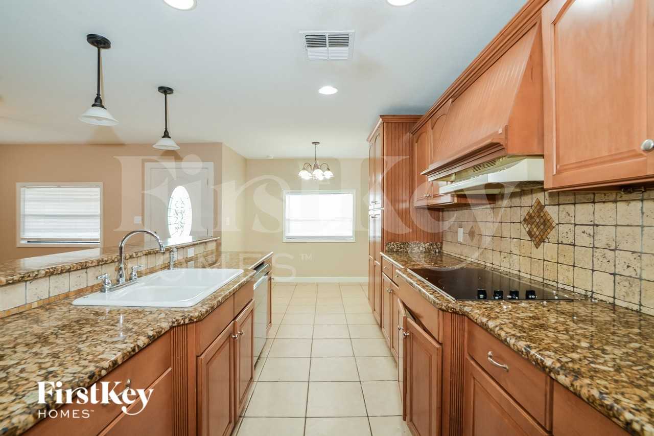 10070 Harris Ave - Photo 7 of 19