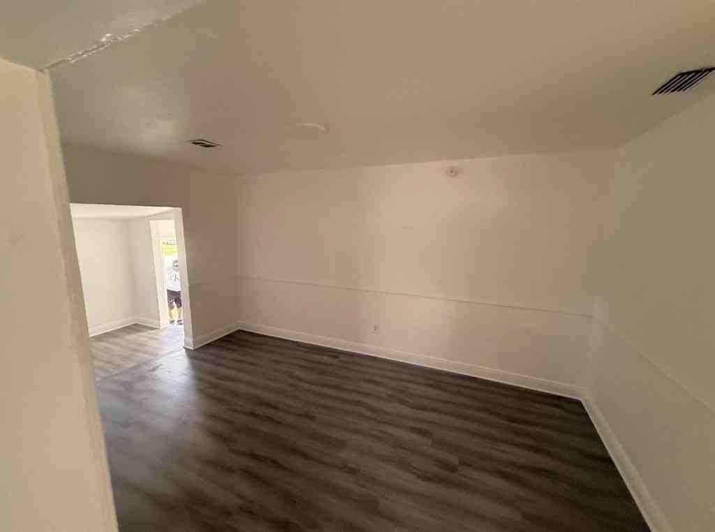 5720 Nw 23rd Ave - Photo 3 of 6