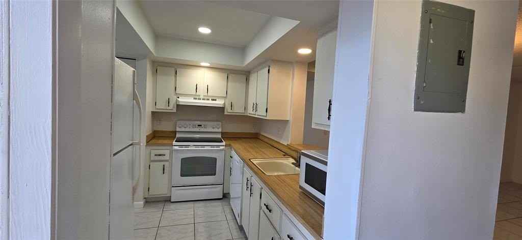 7311 Nw 18th St #201 - Photo 4 of 23