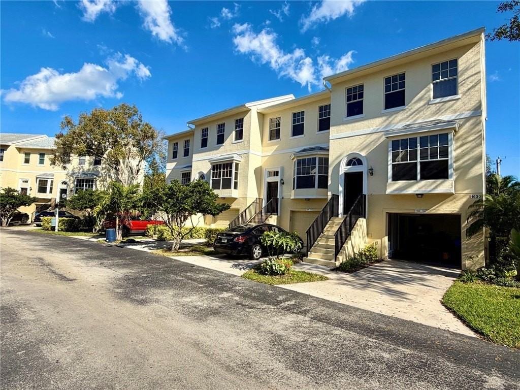 1630 42nd Sq Apt 104 #104 - Photo 2 of 32