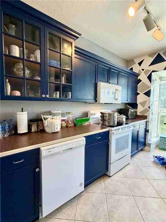 1630 42nd Sq Apt 104 #104 - Photo 4 of 32