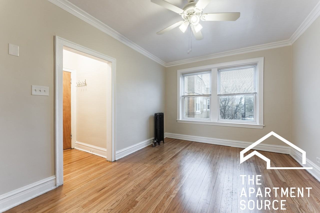 W Addison St #2W - Photo 2 of 9