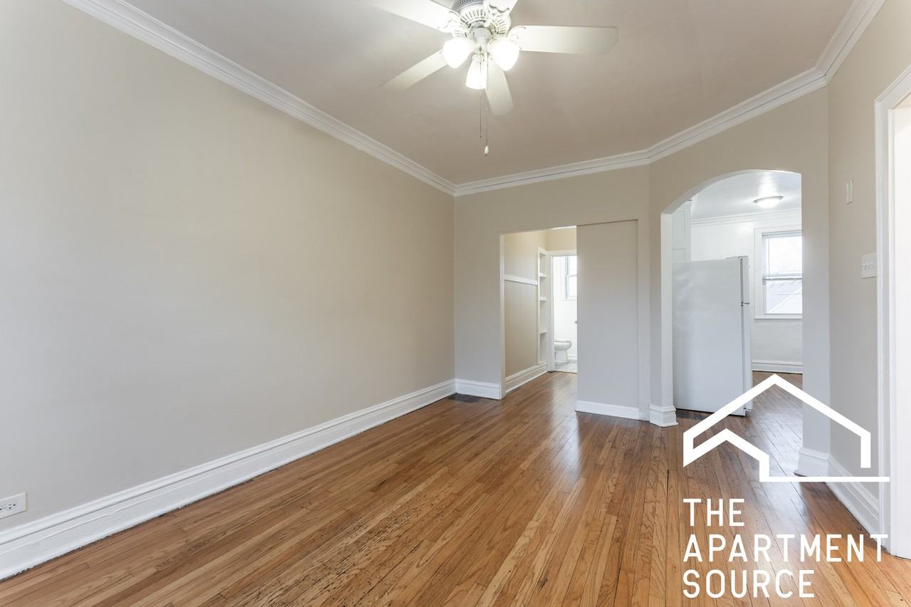 W Addison St #2W - Photo 3 of 9