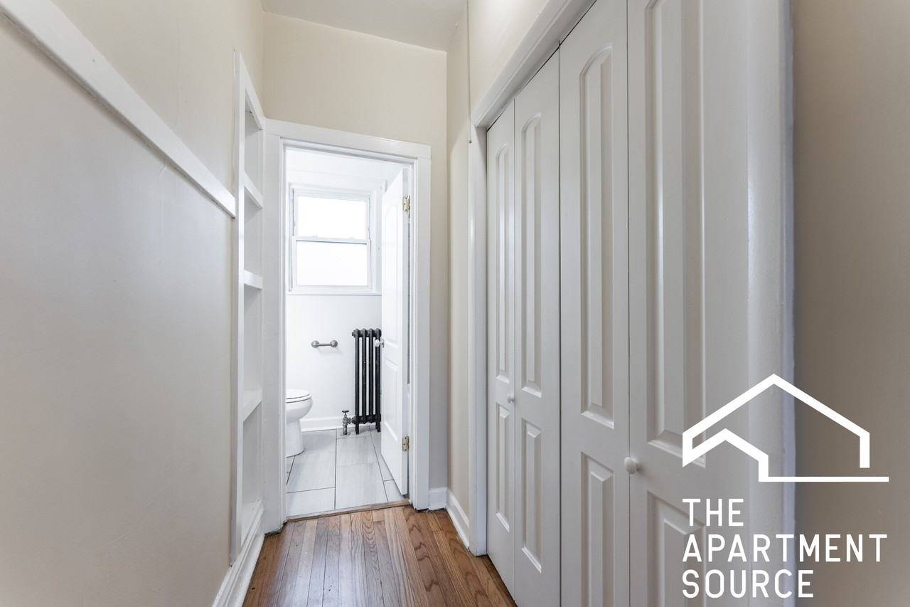 W Addison St #2W - Photo 4 of 9