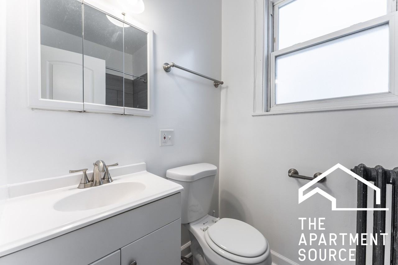 W Addison St #2W - Photo 5 of 9