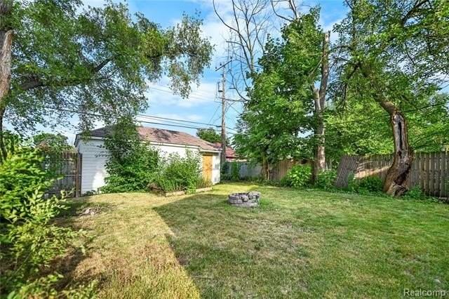 16216 Greenview Ave - Photo 3 of 26