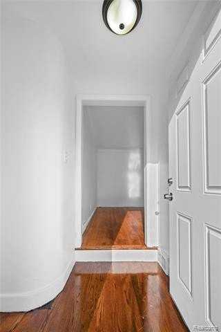 16216 Greenview Ave - Photo 5 of 26