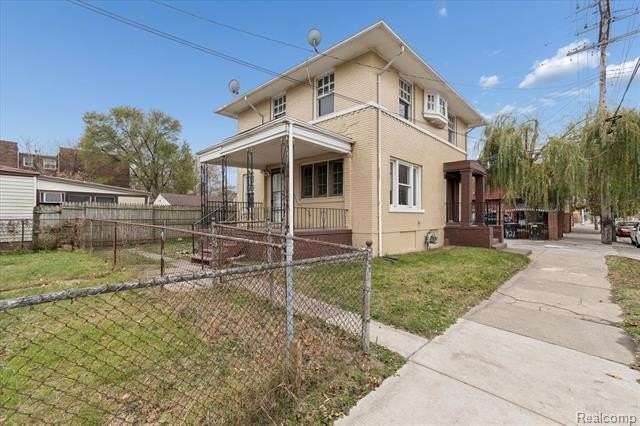 5421 Toledo St - Photo 4 of 50