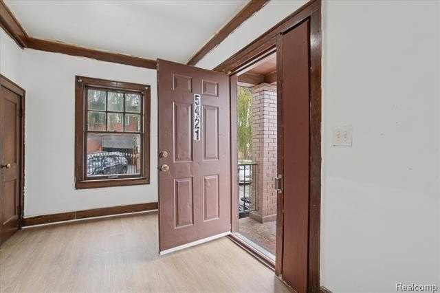 5421 Toledo St - Photo 6 of 50