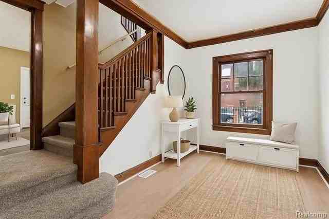 5421 Toledo St - Photo 7 of 50