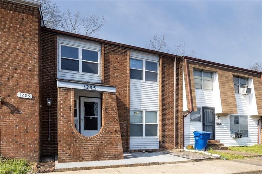 1285 Clydesdale Ln - Photo 3 of 42