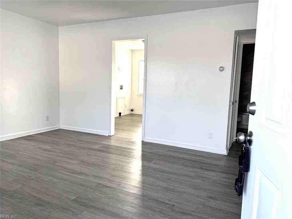 8802 Smithfield Apts Ln #20 - Photo 7 of 13