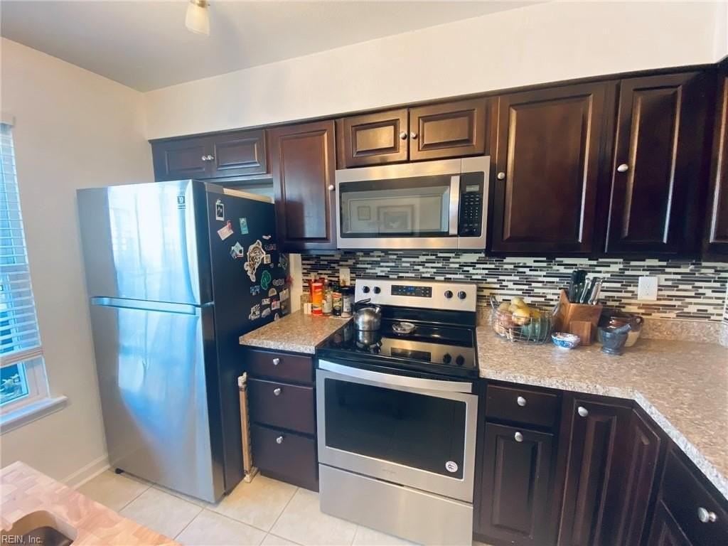 4558 Greenlaw Dr - Photo 3 of 23