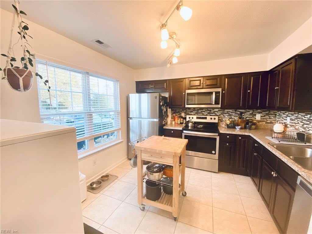 4558 Greenlaw Dr - Photo 6 of 23