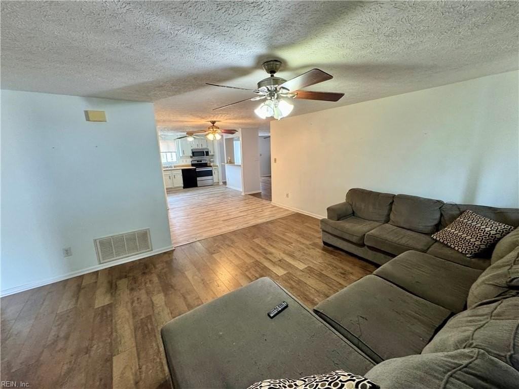 819 Stony Dr - Photo 3 of 19