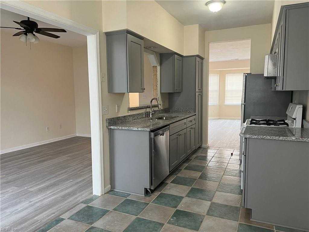 812 Elgin Ct - Photo 2 of 25