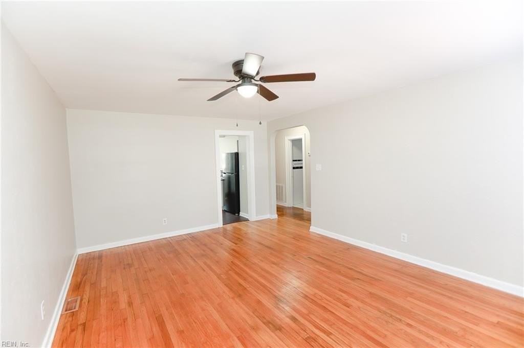 9260 Coleman Ave - Photo 4 of 23