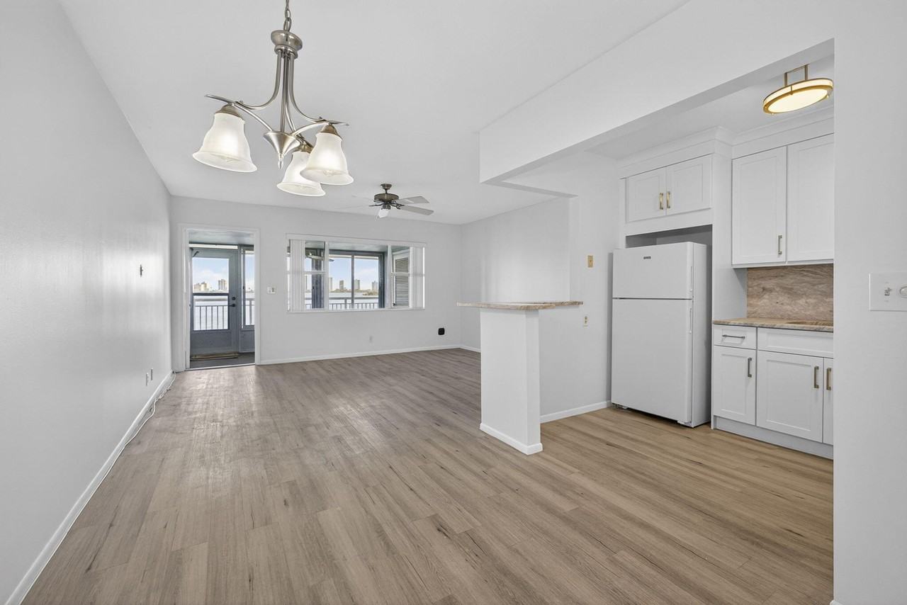 100 Shore Ct #307 - Photo 7 of 50