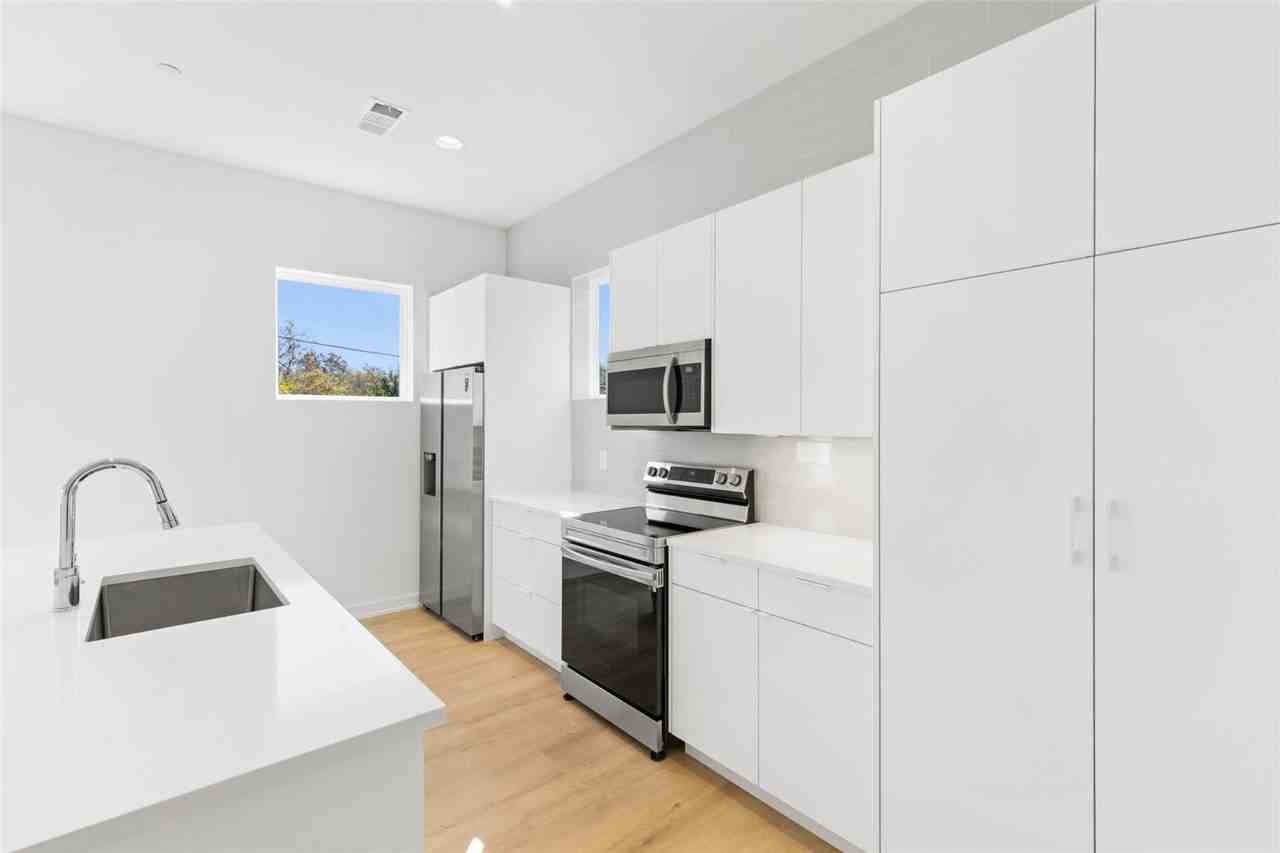 6012 Hudson St #2 - Photo 6 of 22