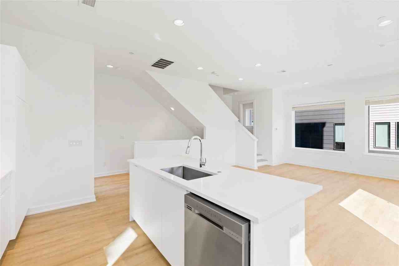 6012 Hudson St #2 - Photo 7 of 22