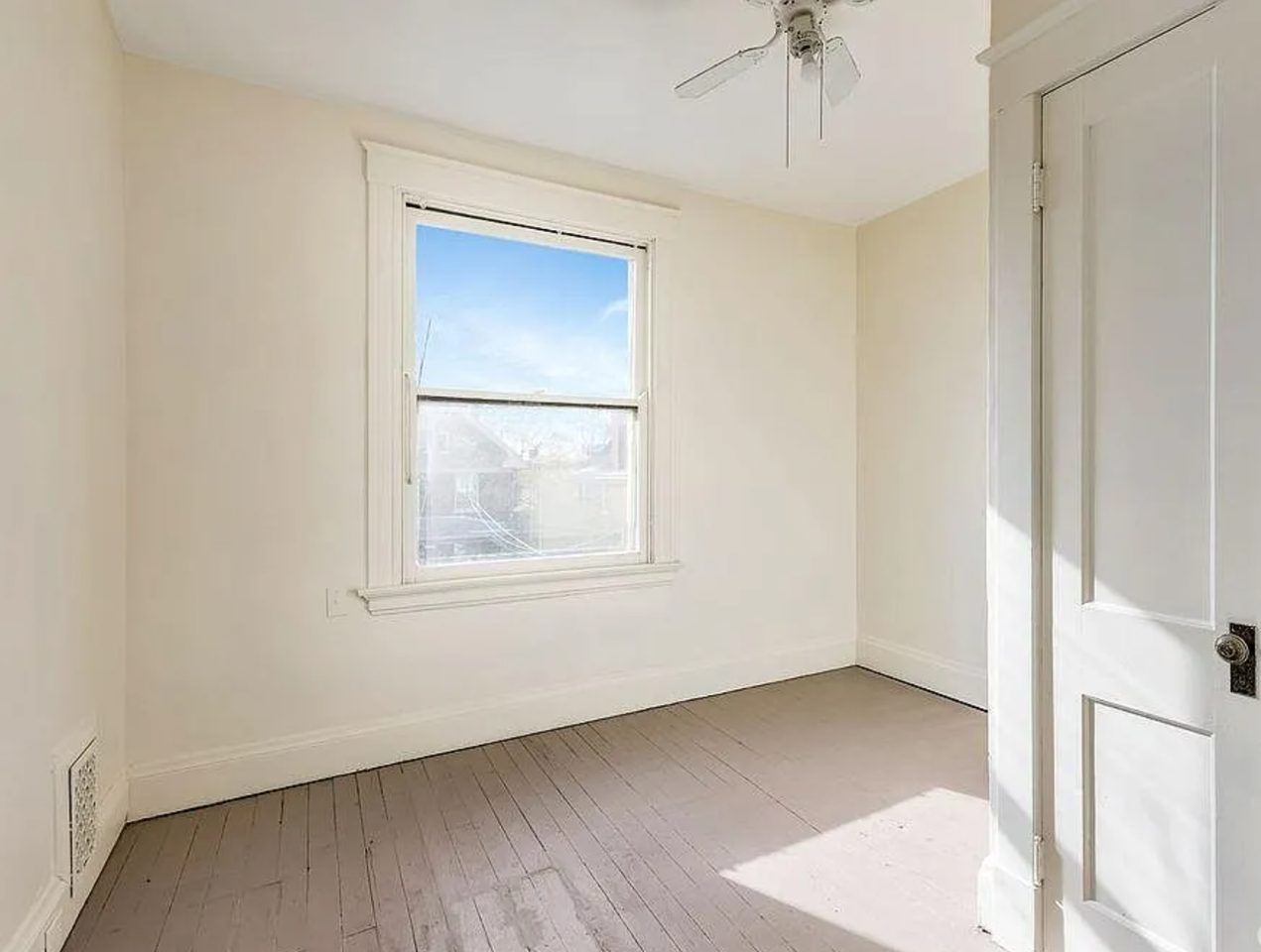 2886 Shaffer Ave - Photo 4 of 7