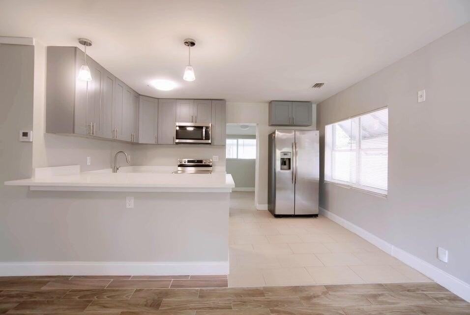 1117 Nw 7th Ter - Photo 6 of 33