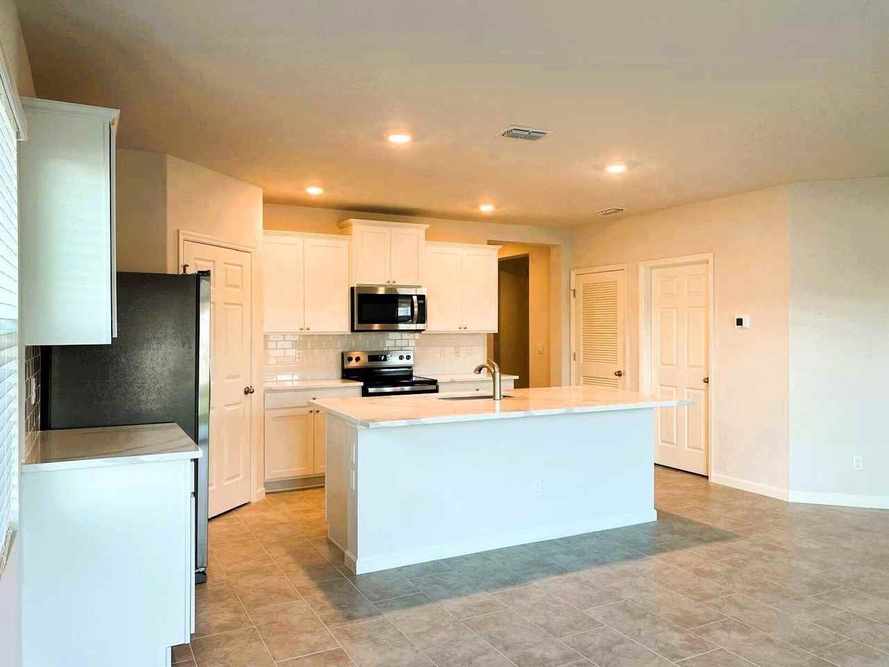 9622 Sea Spray Dr - Photo 5 of 32