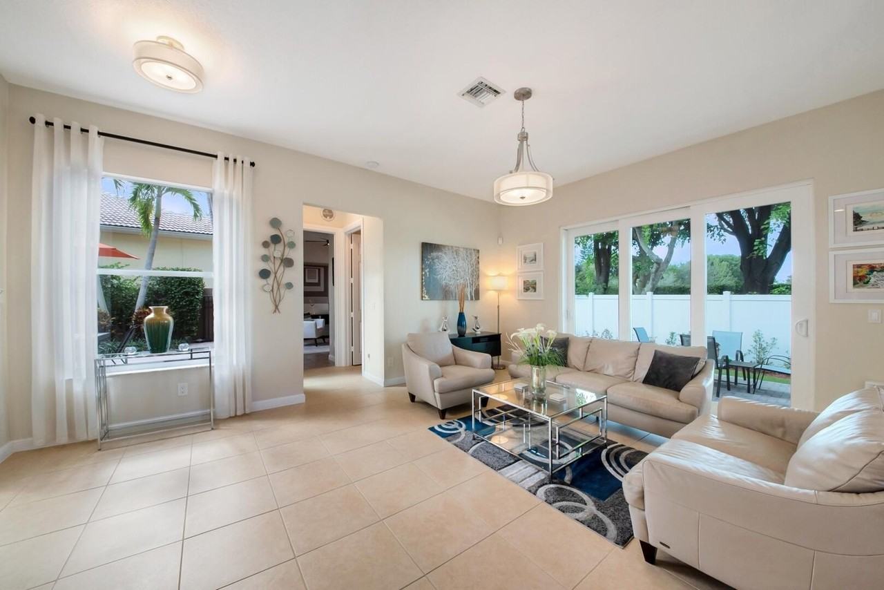 6874 Houlton Cir - Photo 5 of 50