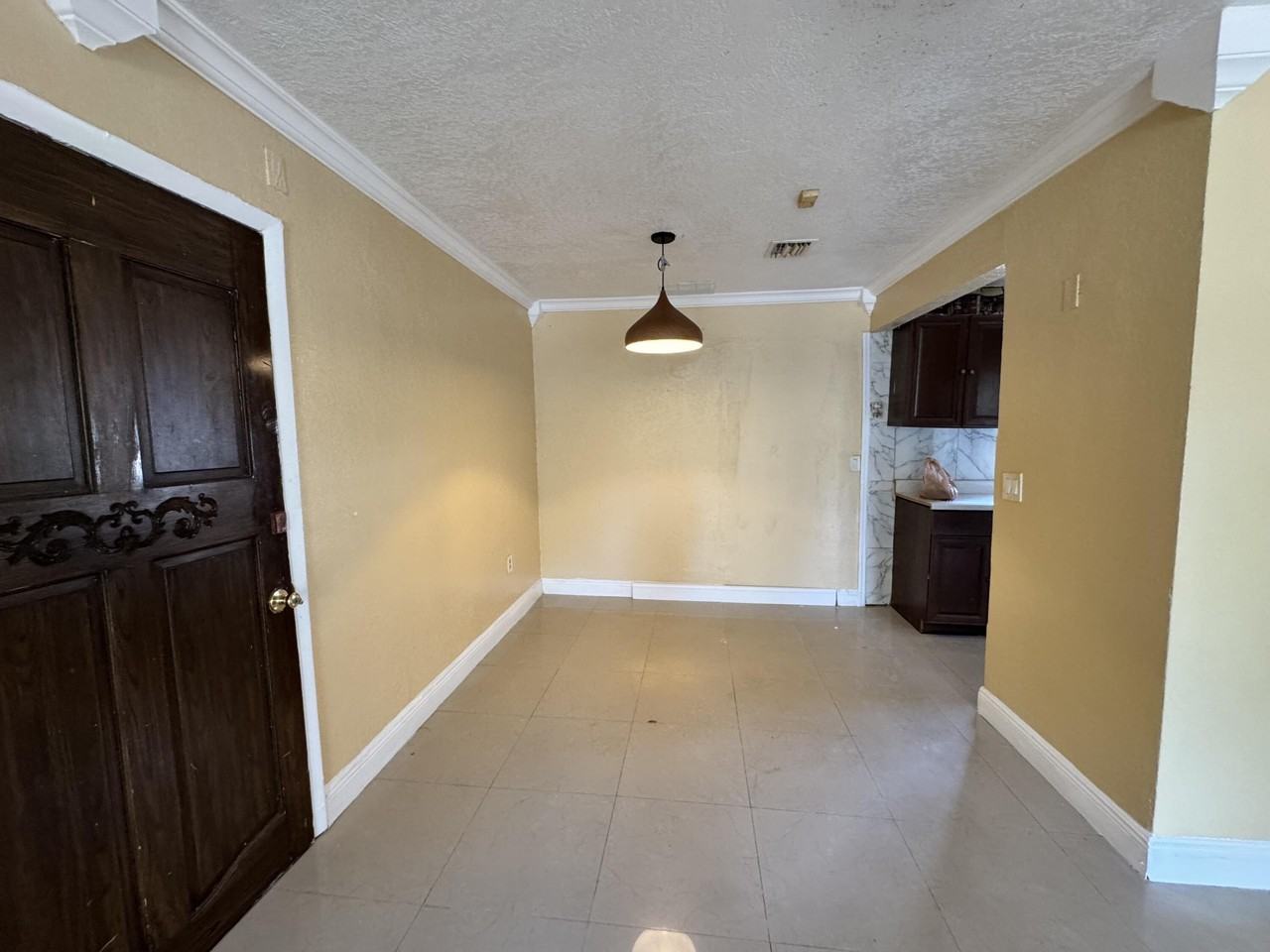 867 Caroline Cir - Photo 3 of 10