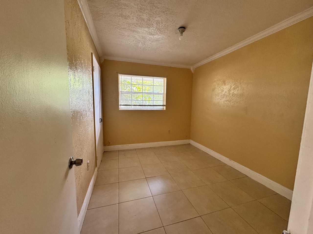 867 Caroline Cir - Photo 6 of 10