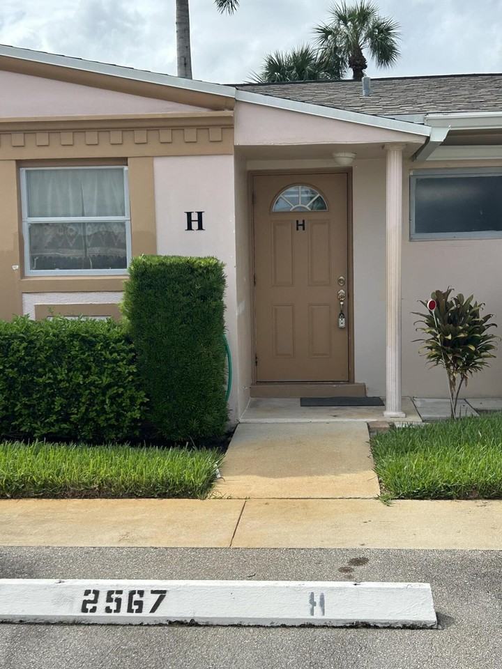 2567 Dudley Dr W #H - Photo 5 of 31