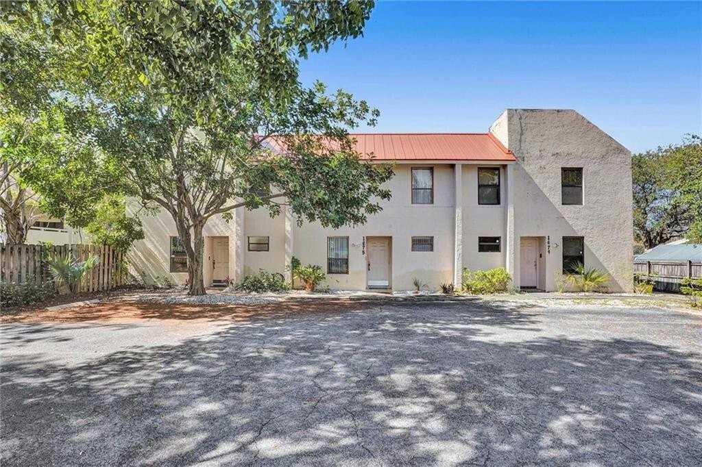 1679 Nw 15th Vis - Photo 3 of 15