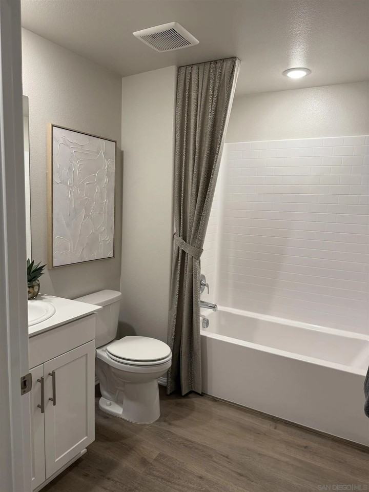 504 Lotus Dr - Photo 5 of 6