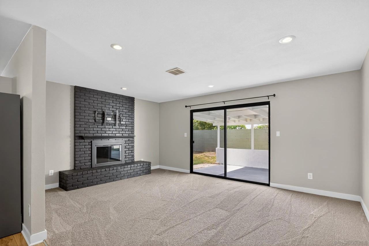 3907 Genine Dr - Photo 3 of 33